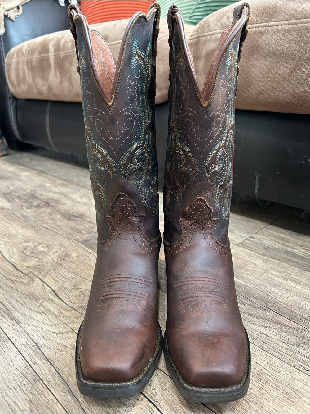 Justin Boots Women’s Brown Leather Western Boots with Teal Embroidery size 7.5B